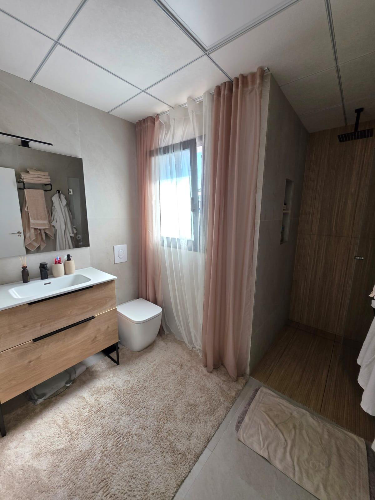 Bedroom in villa for sale in Benijofar
