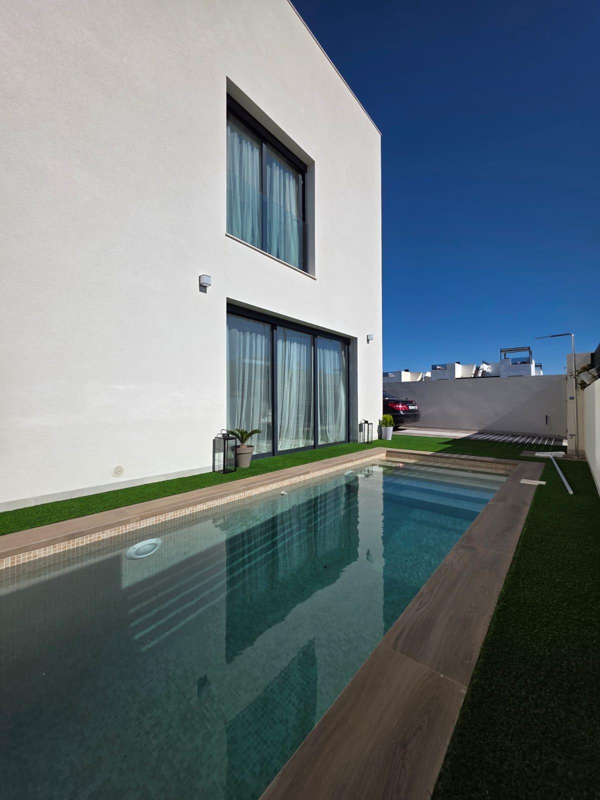 Garden in villa for sale in Benijofar
