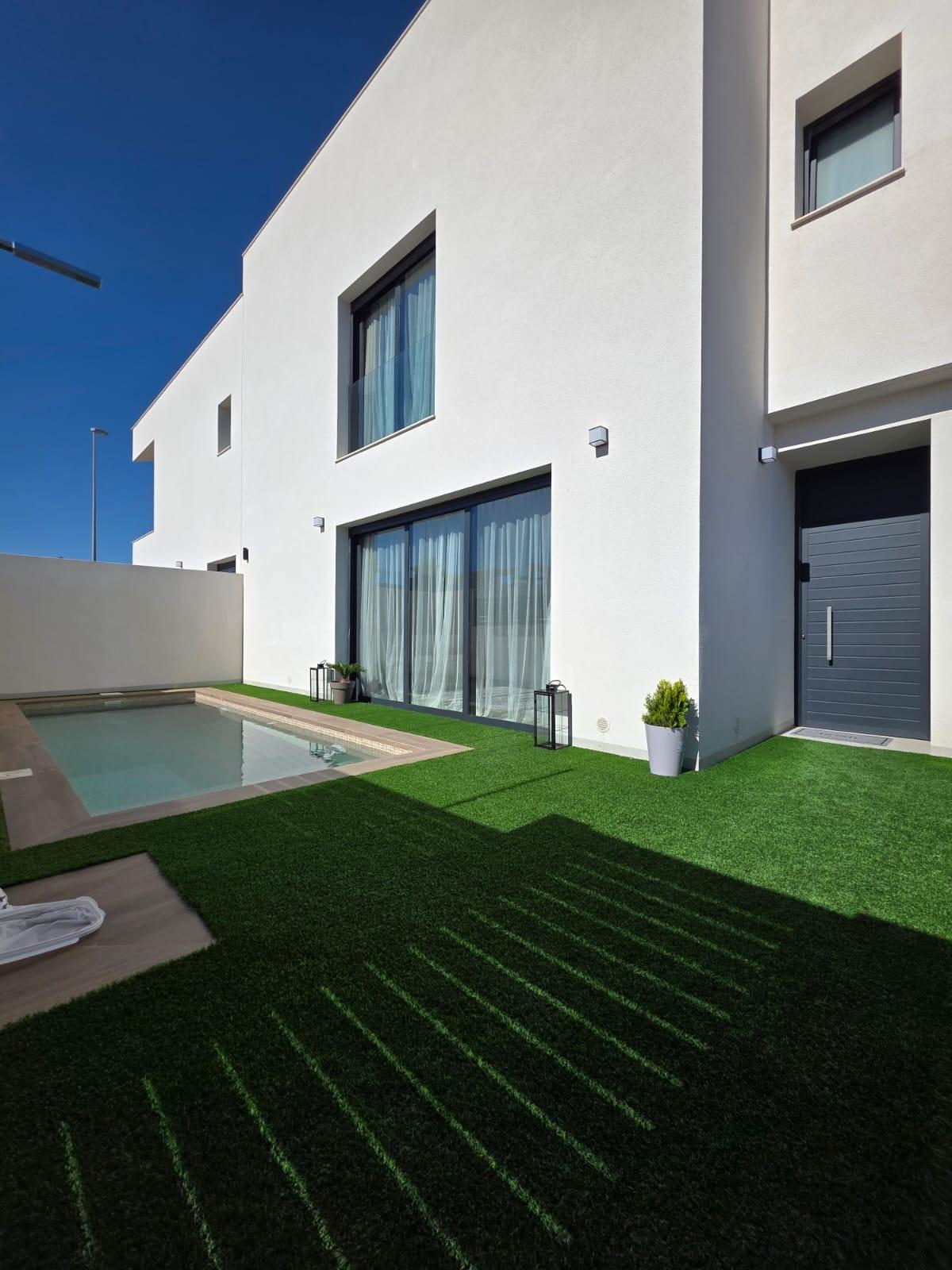 Dining area in villa for sale in Benijofar