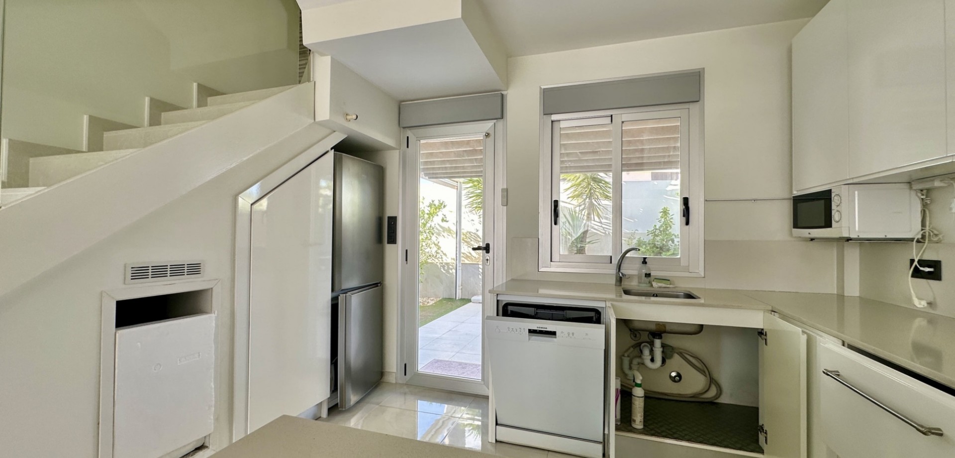 Garden in villa for sale in Orihuela Costa