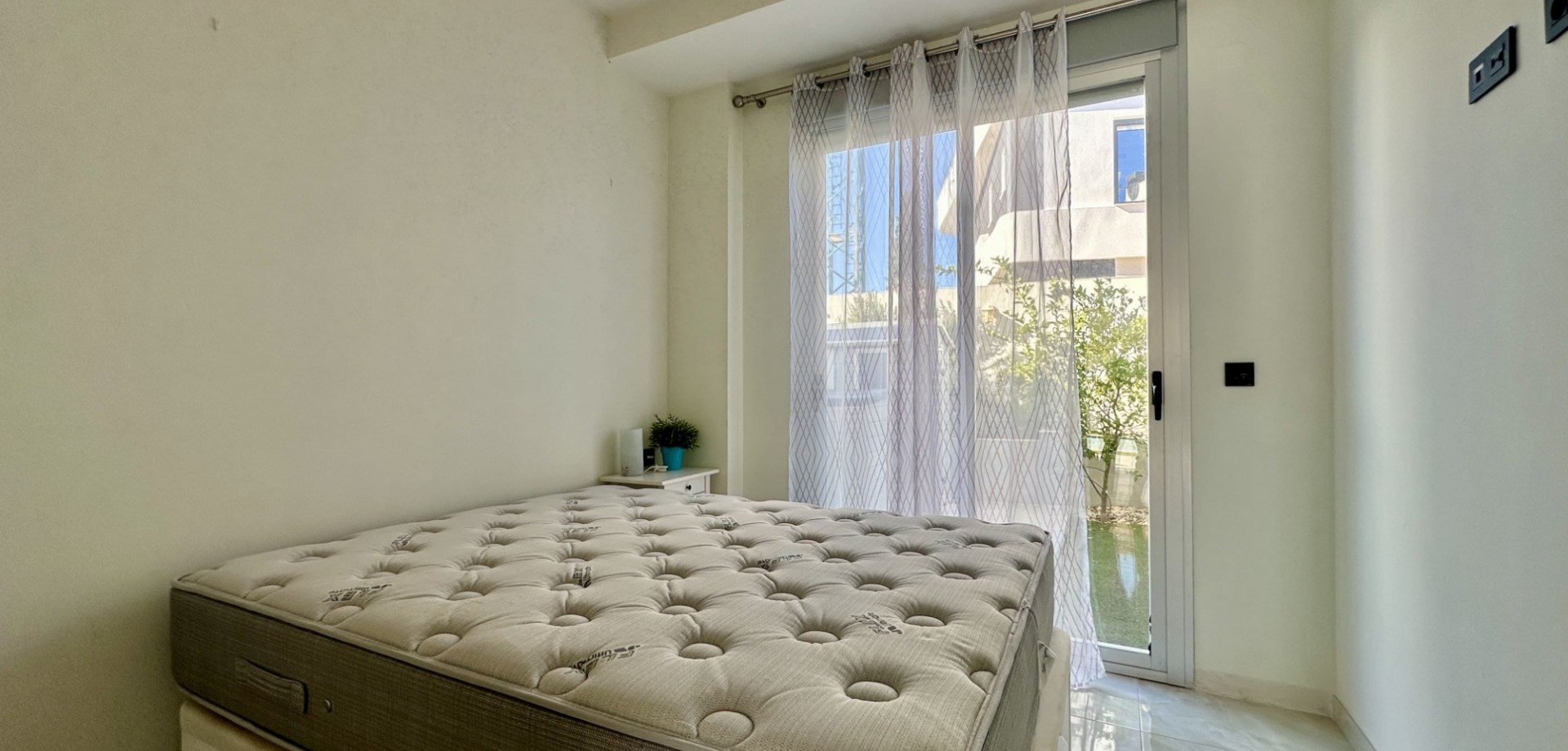 Garden in villa for sale in Orihuela Costa
