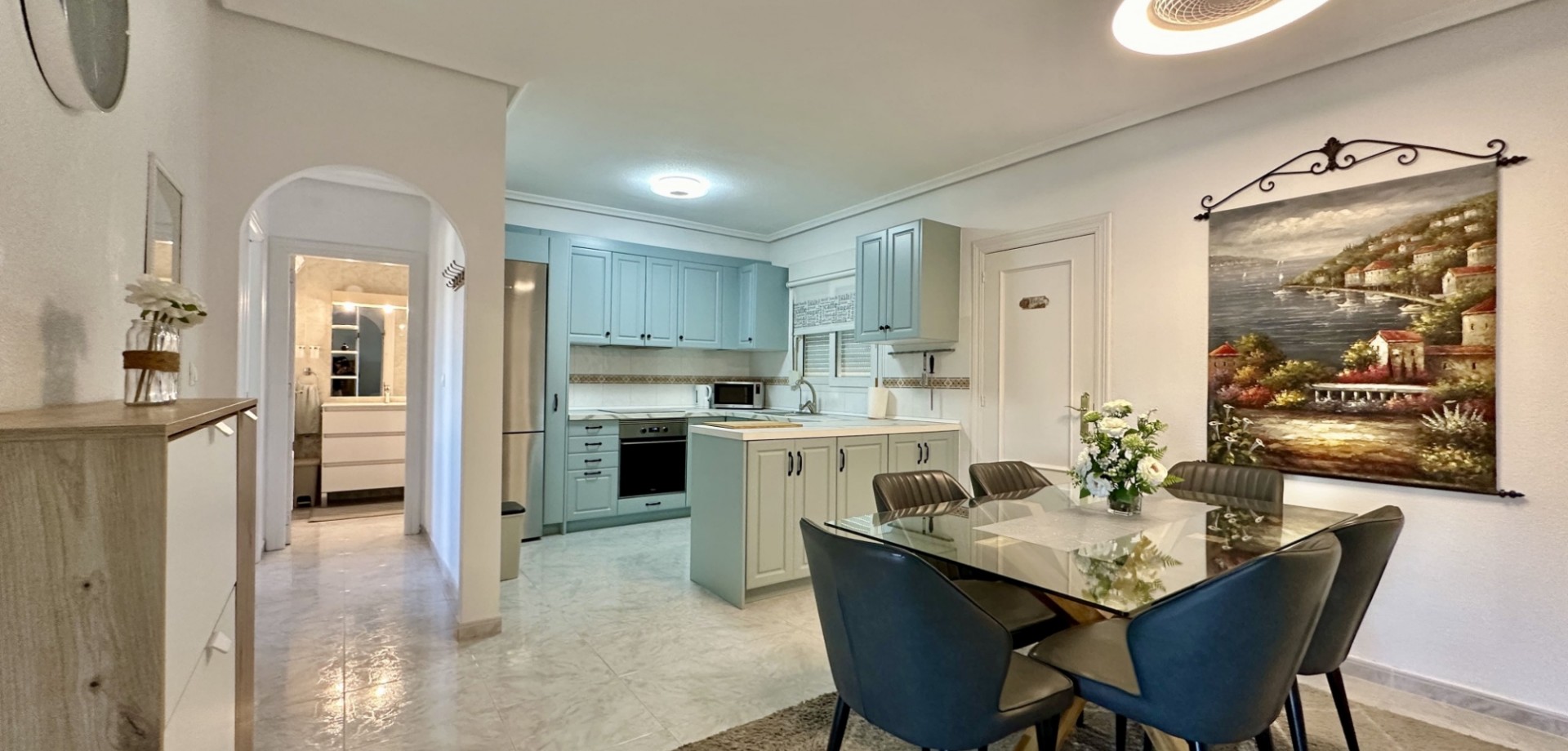 Introducing a charming apartment located on Calle Nicolás de Bussi, Playa Flamenca — an ideal home f