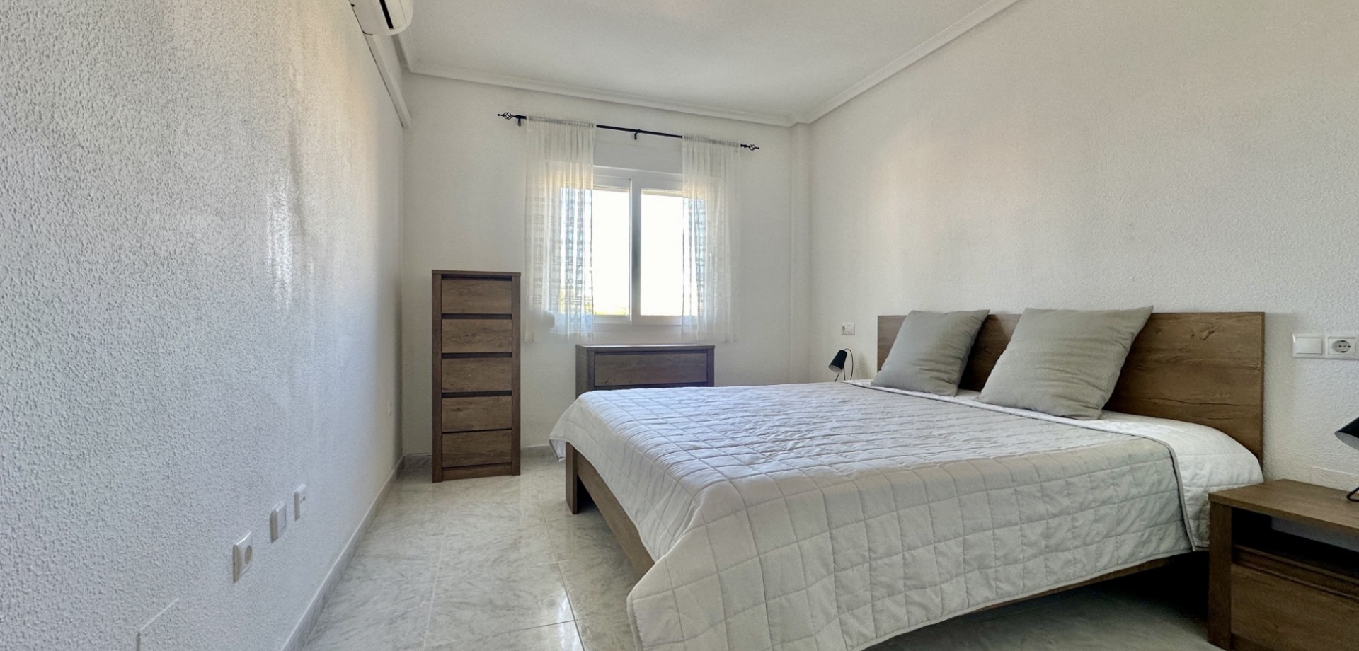 Introducing a charming apartment located on Calle Nicolás de Bussi, Playa Flamenca — an ideal home f