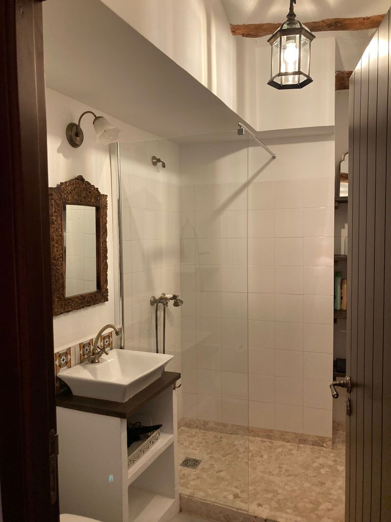 Pool area in villa for sale in Chulilla