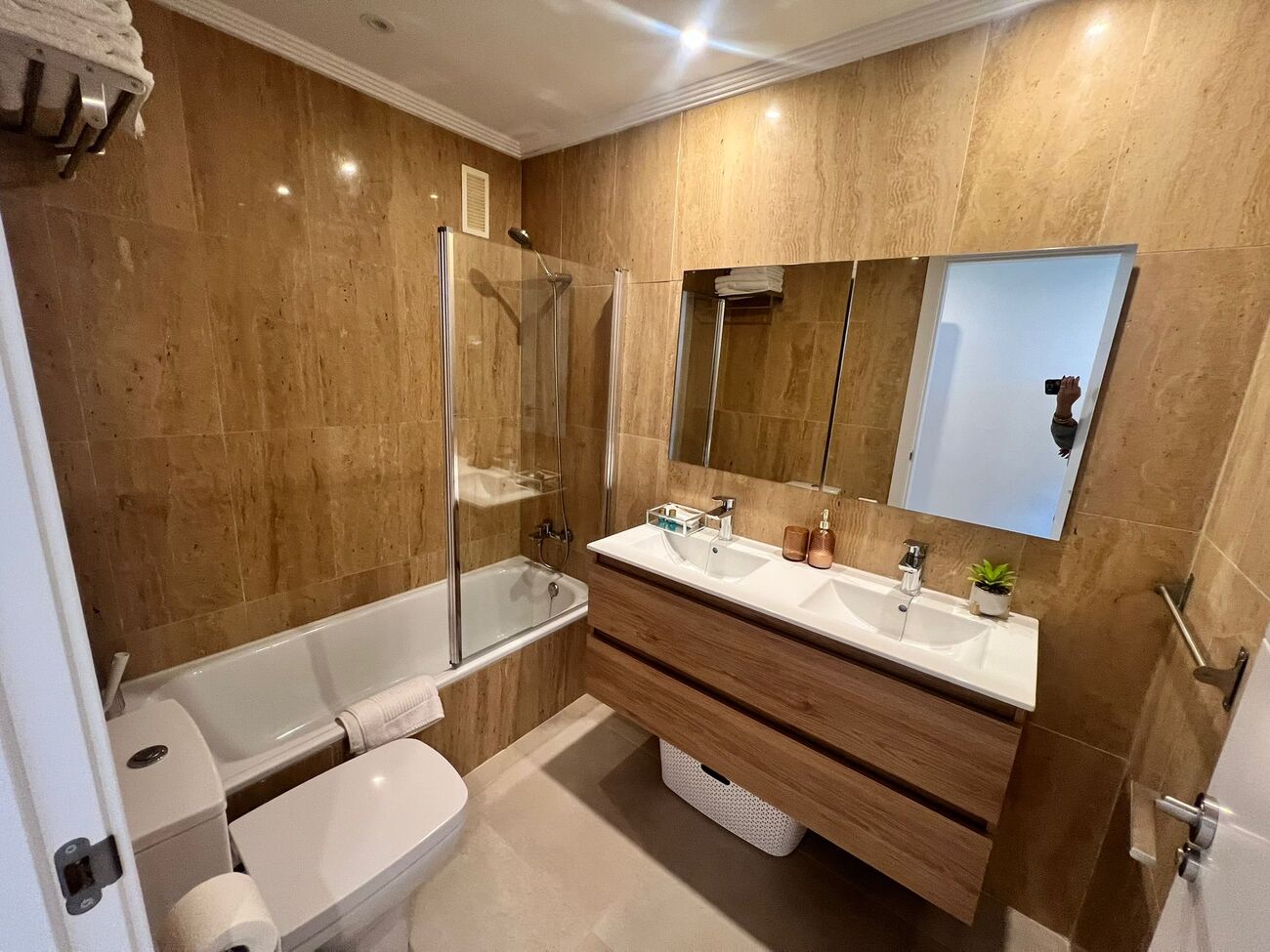 Master bedroom in apartment for sale in Los Alcazares