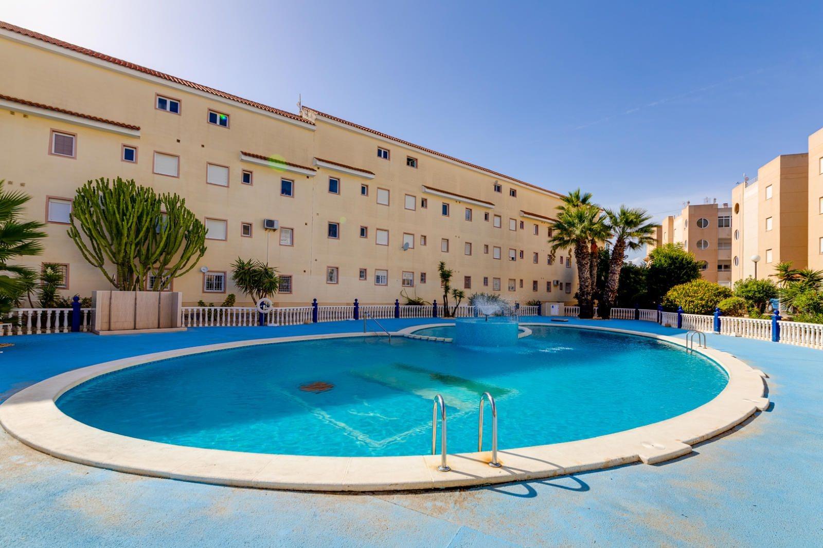 Bedrooms: 3, Bathrooms: 1, Apartment in Torrevieja, Alicante, Spain