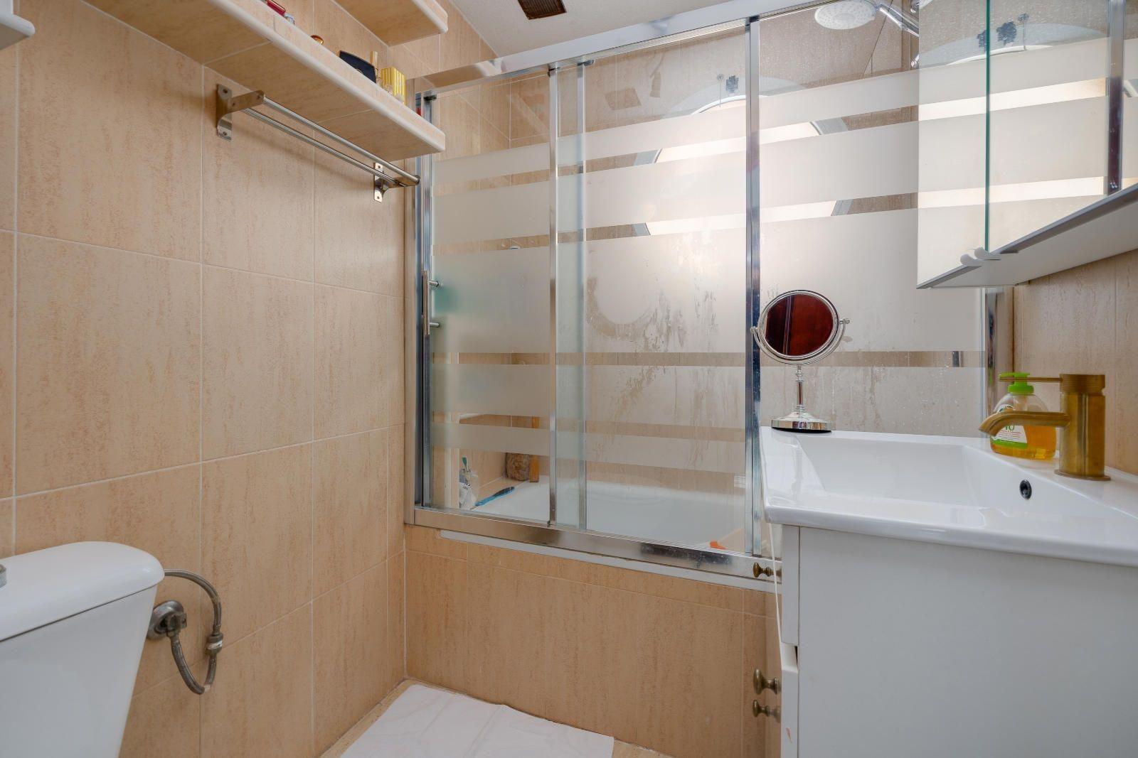 Bedroom in apartment for sale in Torrevieja