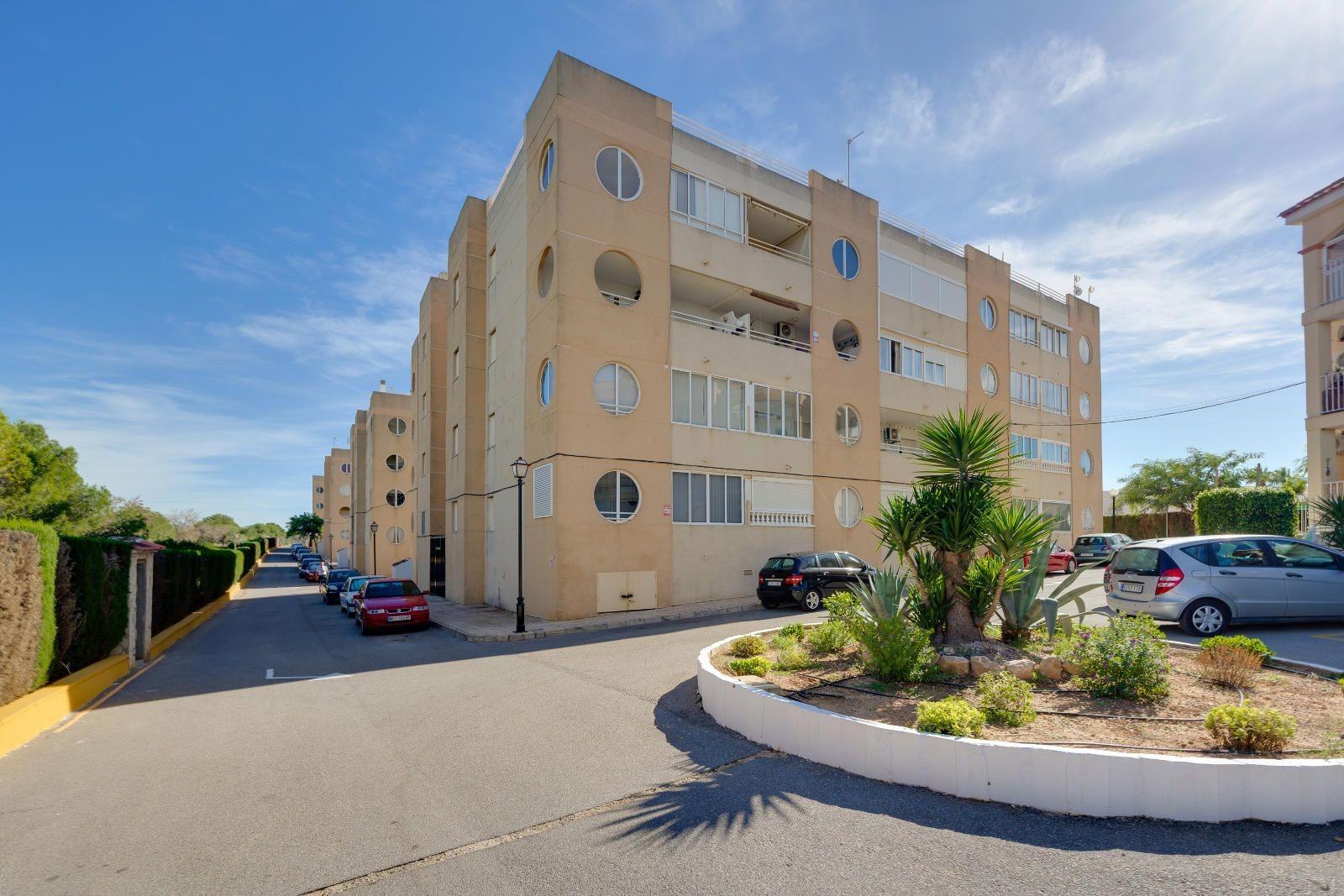 Master bedroom in apartment for sale in Torrevieja
