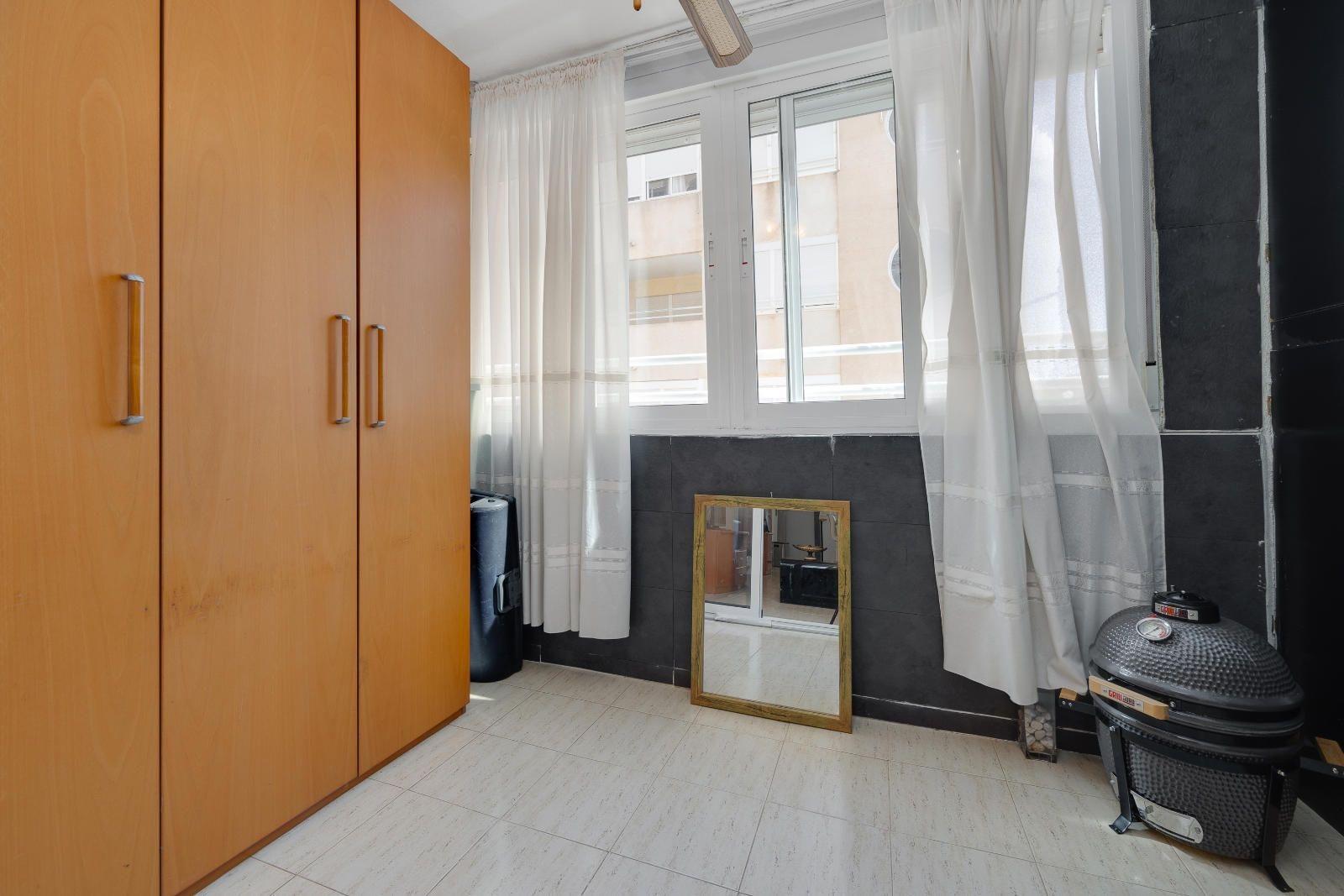 Bedroom in apartment for sale in Torrevieja