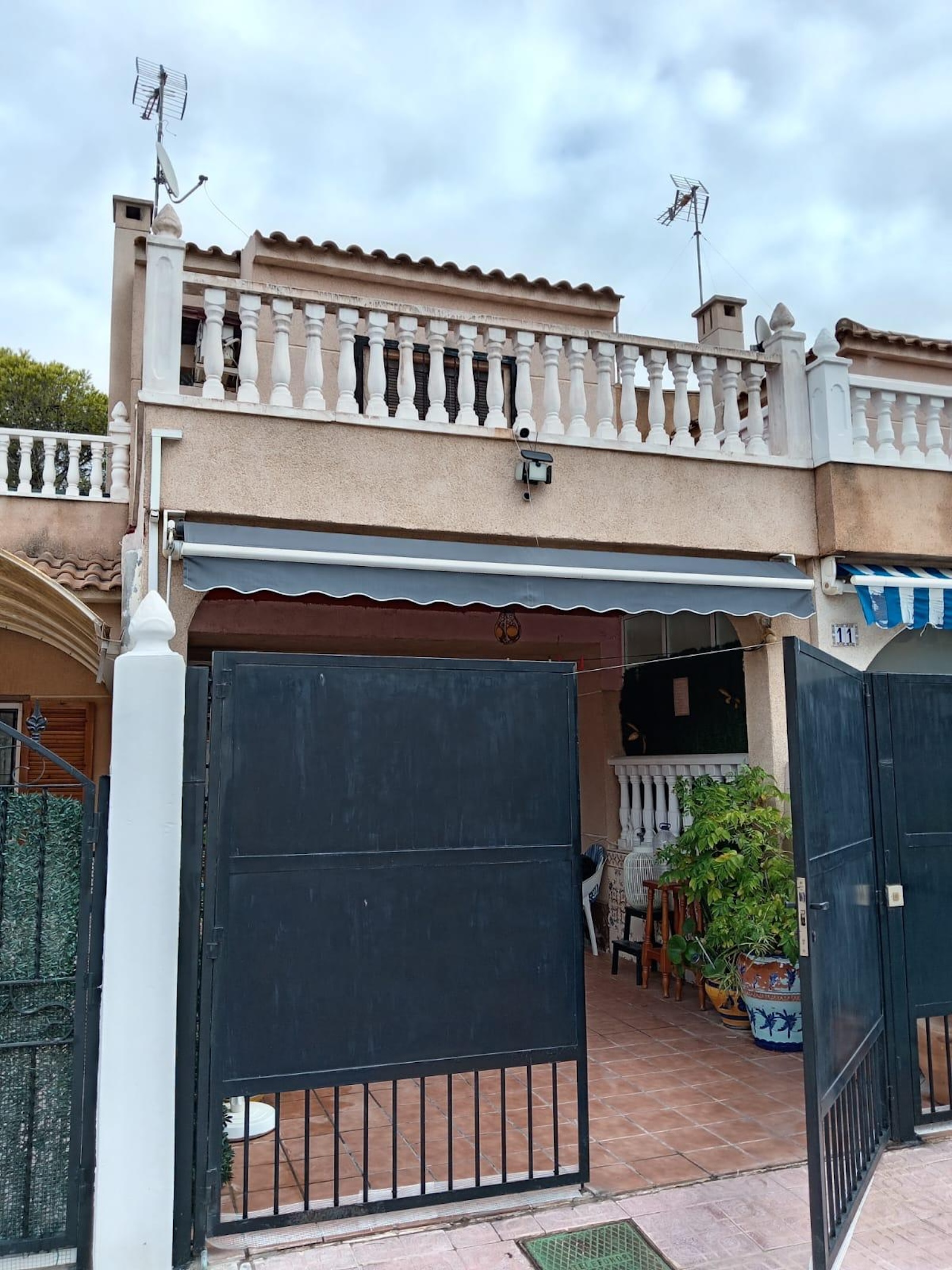Two-storey townhouse located in the Los Altos de Torrevieja residential area