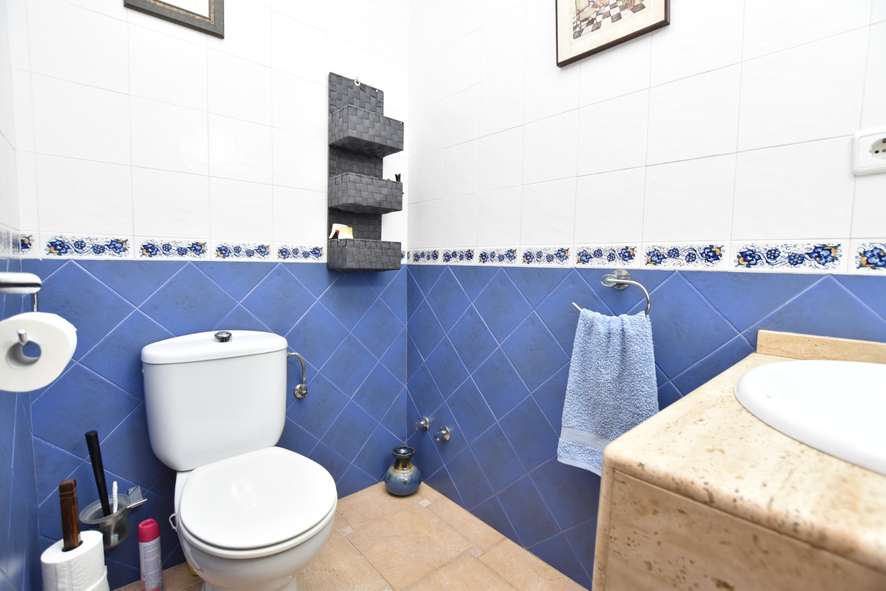 Bathroom in villa for sale in Algorfa