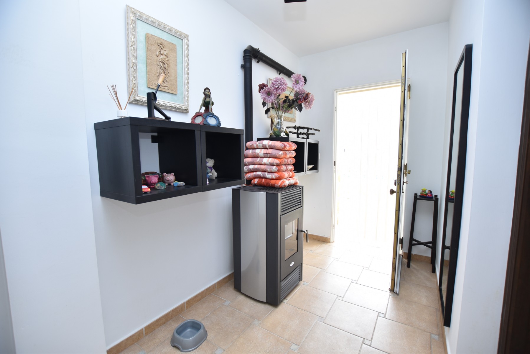 Pool area in villa for sale in Algorfa