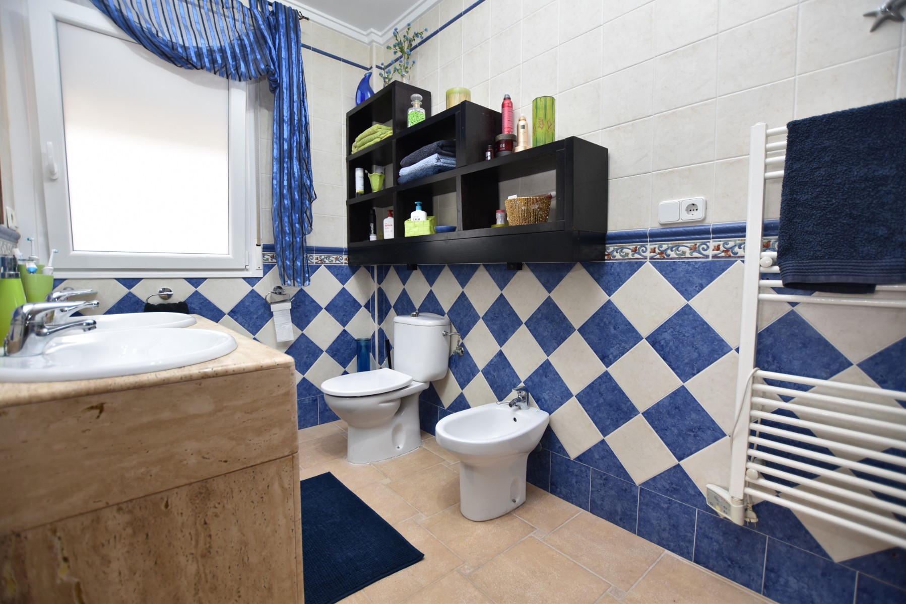Bathroom in villa for sale in Algorfa