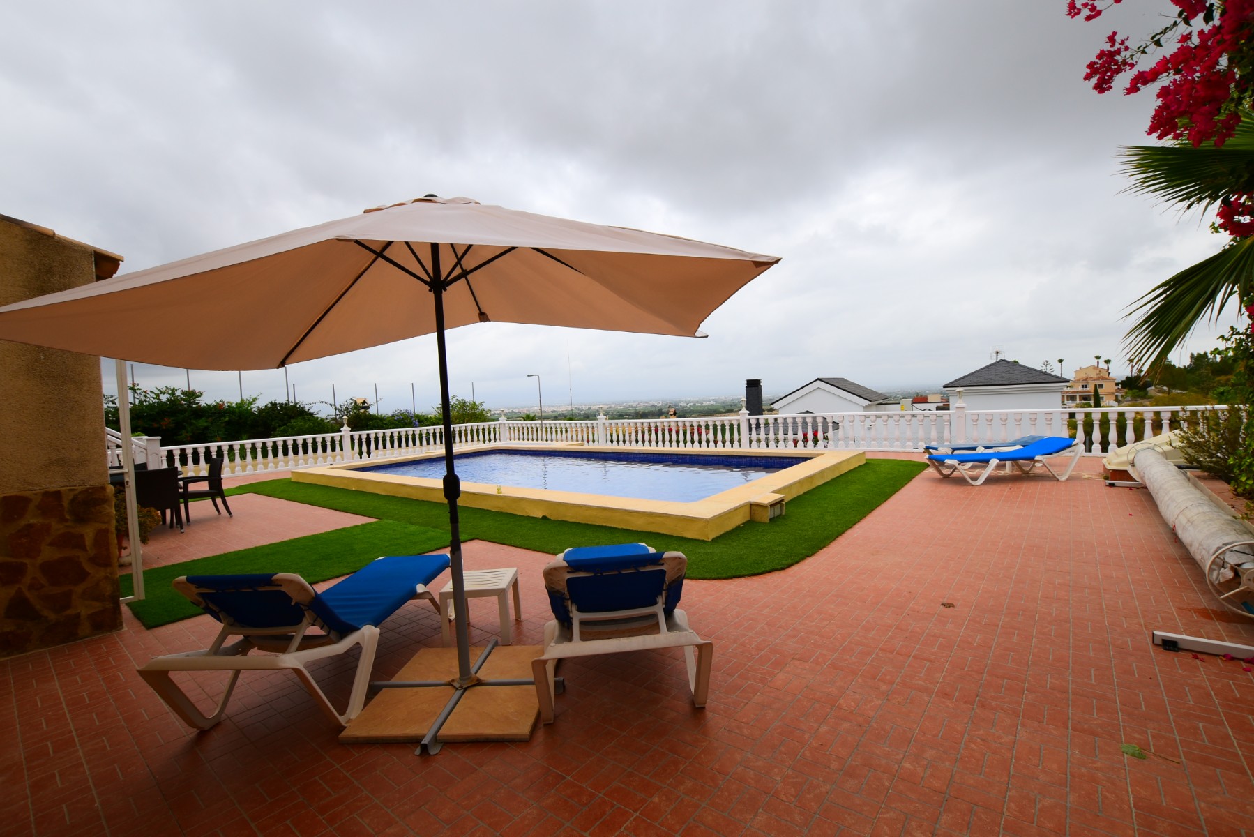 Garden in villa for sale in Algorfa