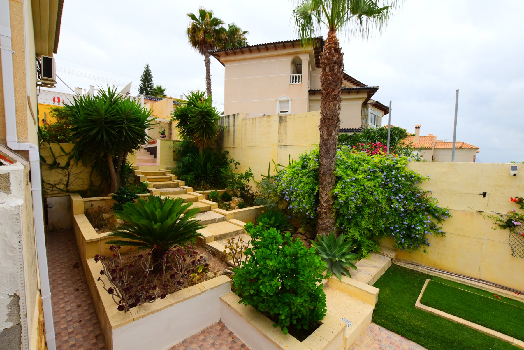 Bedroom in villa for sale in Algorfa