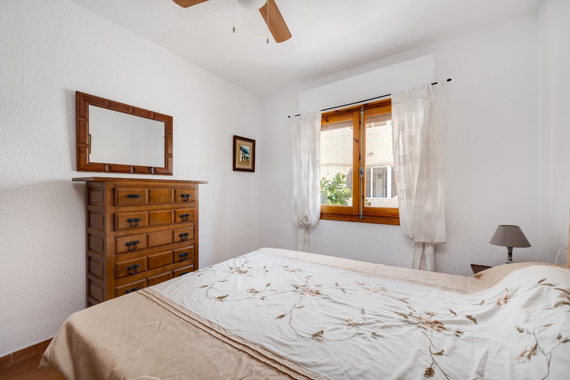 Bedroom in apartment for sale in Torrevieja