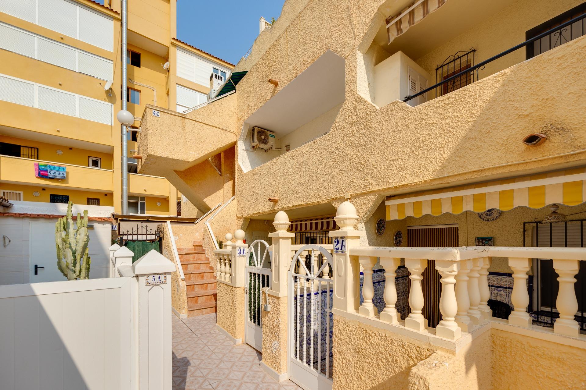 Bedroom in apartment for sale in Torrevieja