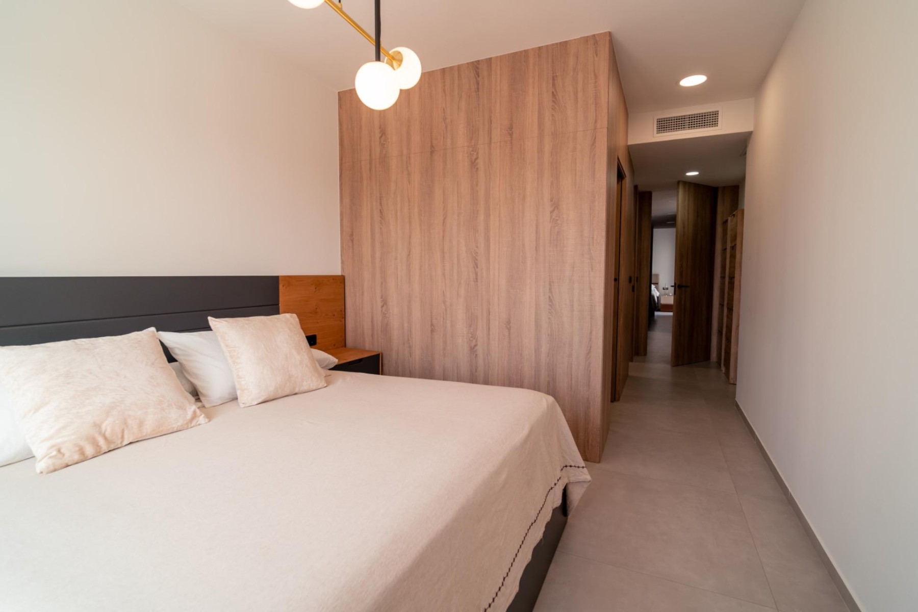 Master bedroom in villa for sale in Algorfa