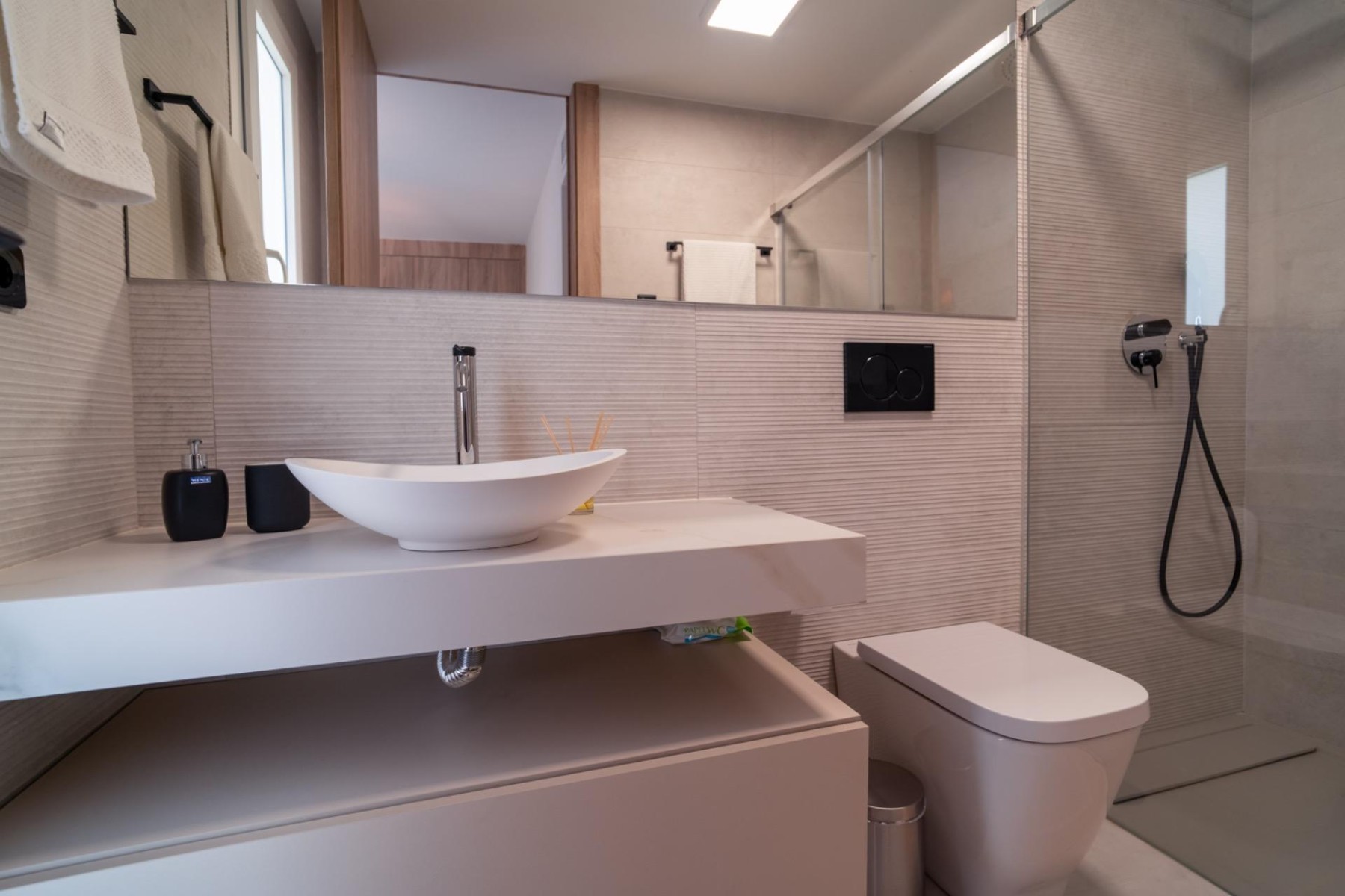 Bathroom in villa for sale in Algorfa