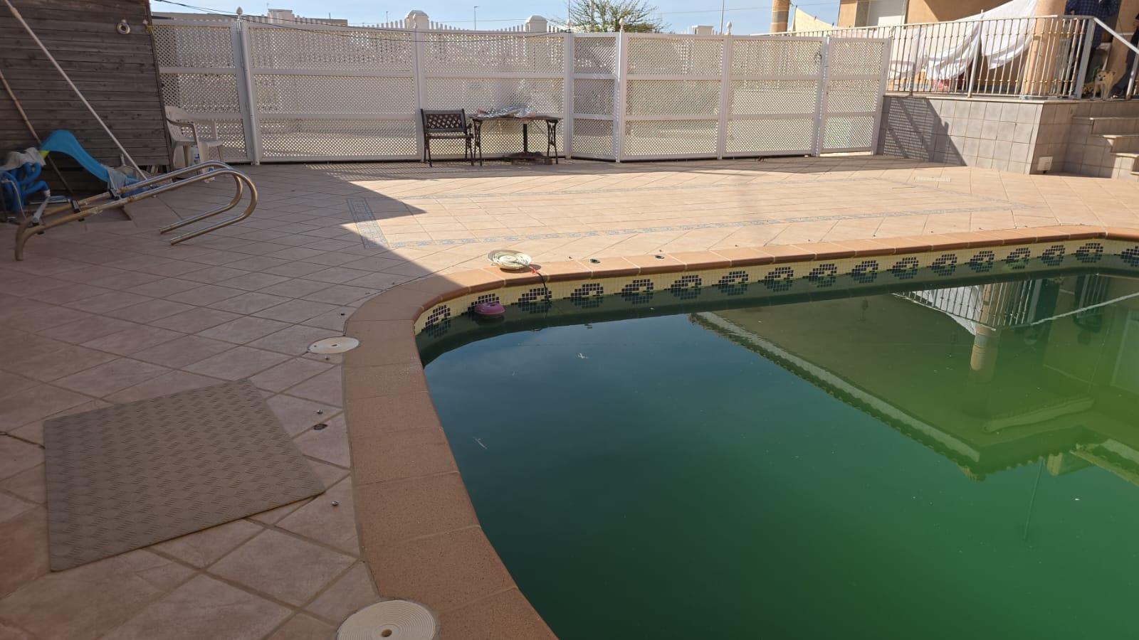 Garden in villa for sale in Pilar de La Horadada