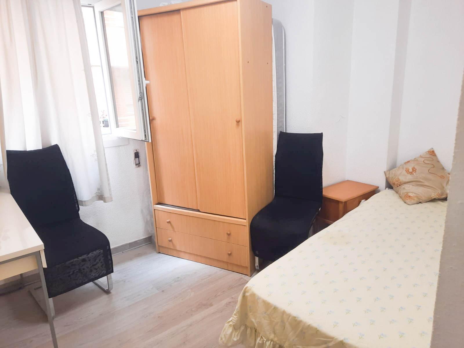 Master bedroom in apartment for sale in Torrevieja
