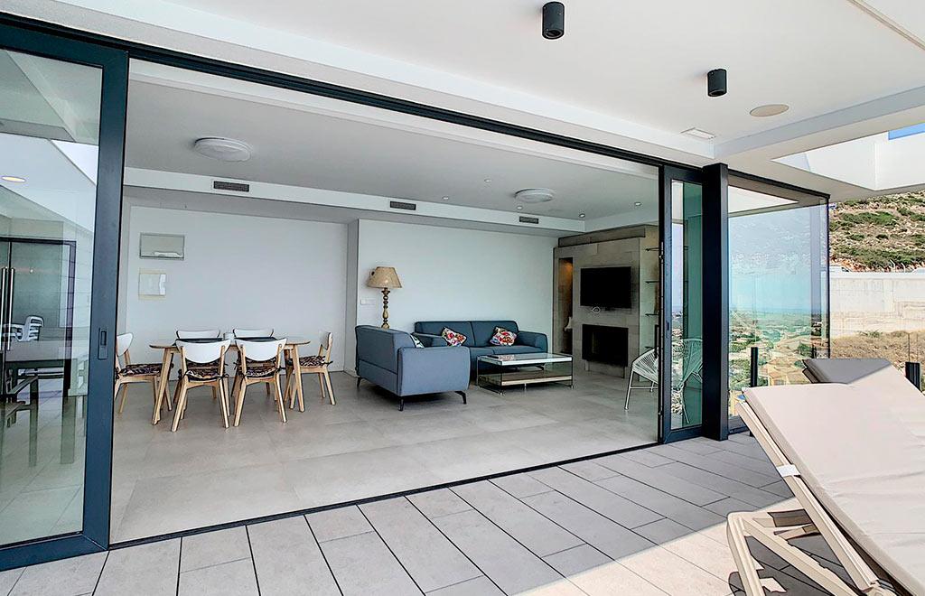 Garden in villa for sale in Cumbre del Sol