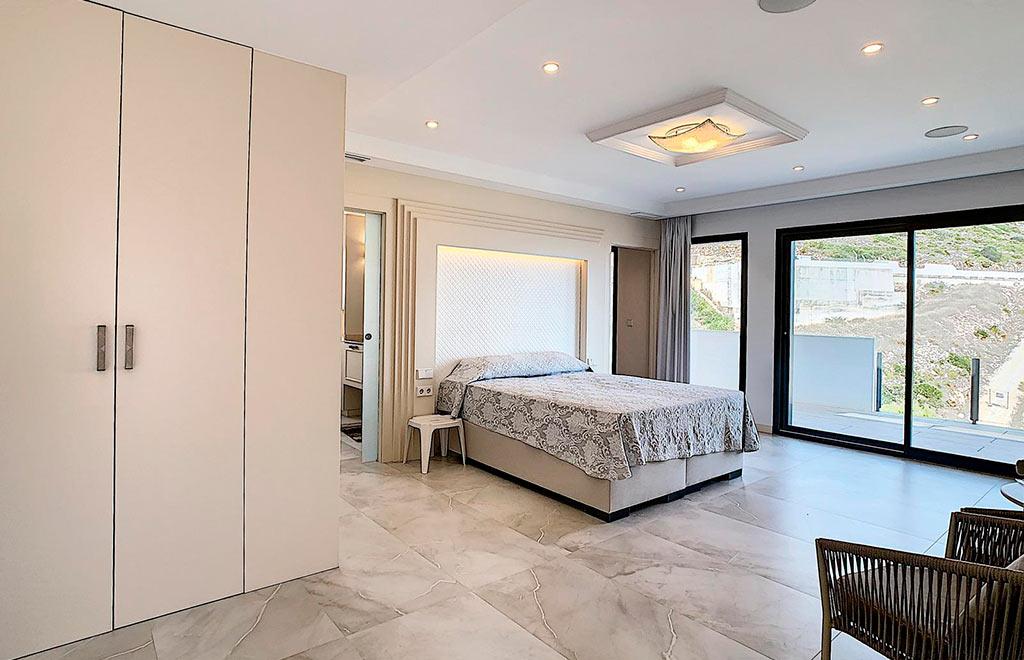 Dining area in villa for sale in Cumbre del Sol