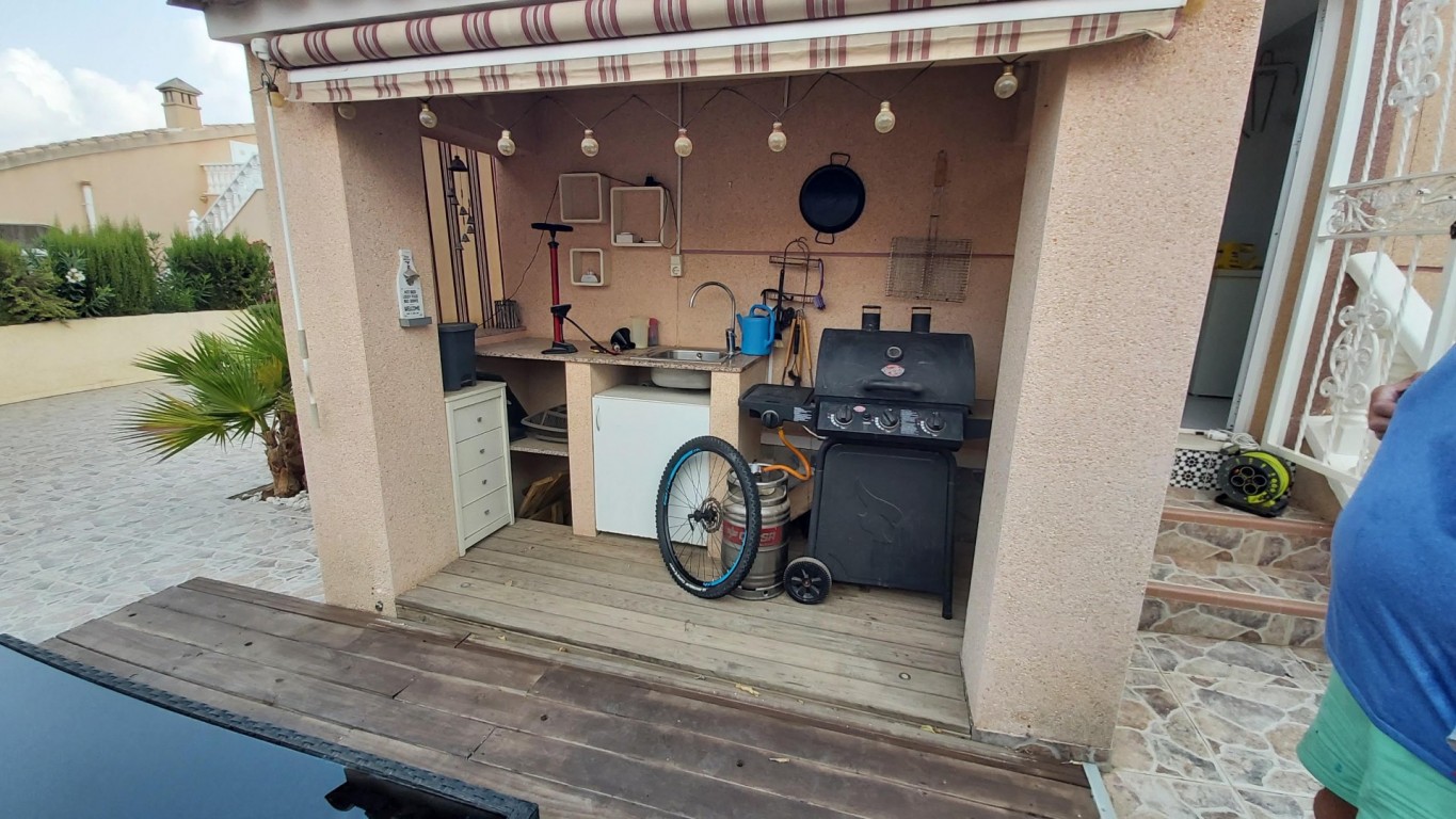 Terrace in villa for sale in Benimar