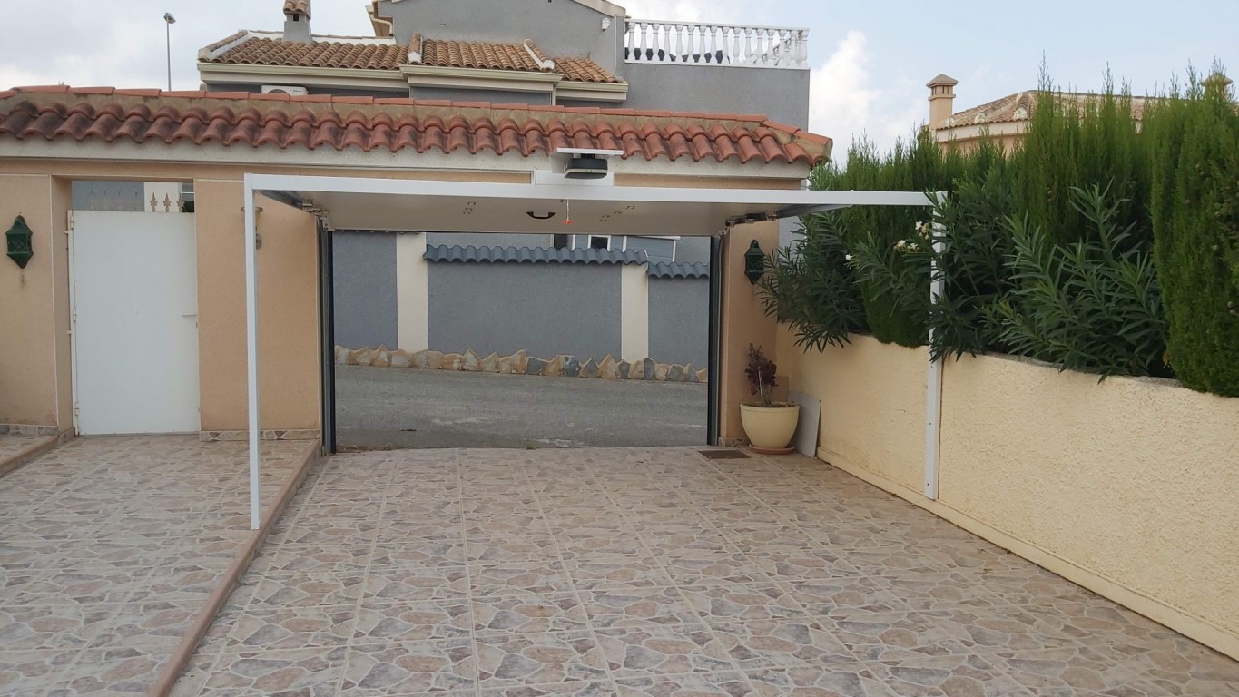 Master bedroom in villa for sale in Benimar