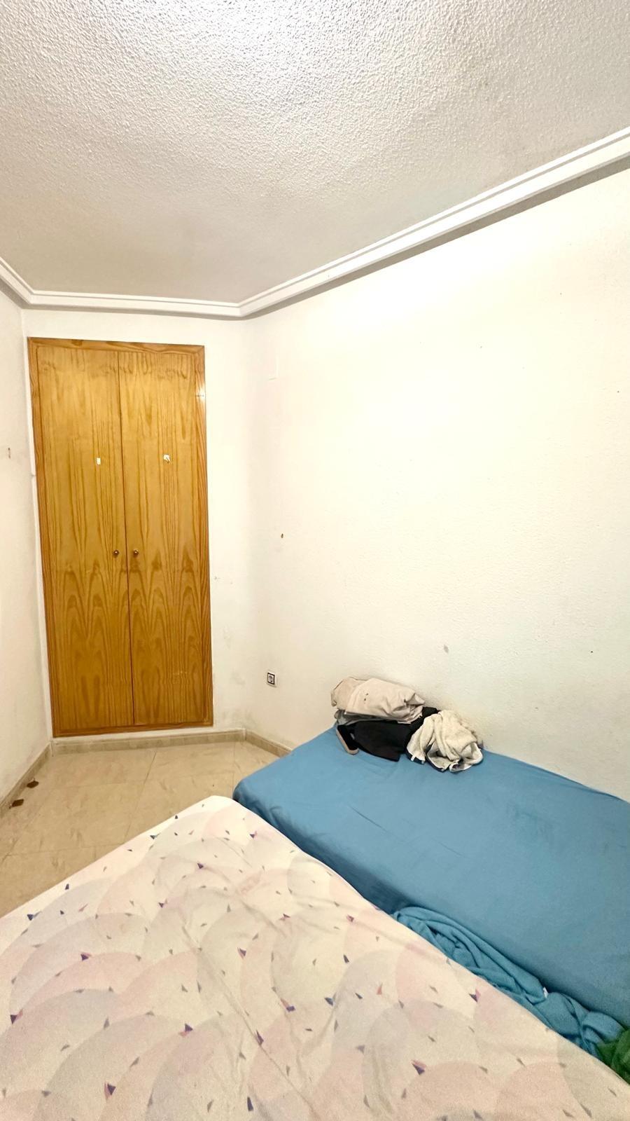 Master bedroom in apartment for sale in Torrevieja