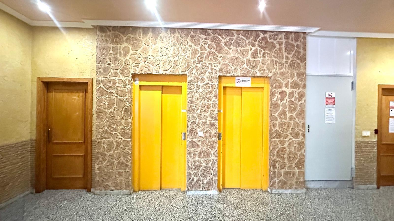 Pool area in apartment for sale in Torrevieja