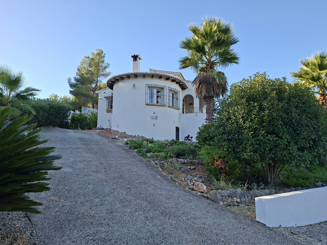 Ready to move into this detached 2 bedroom, 2 bathroom villa is located on the sought after urbanisa