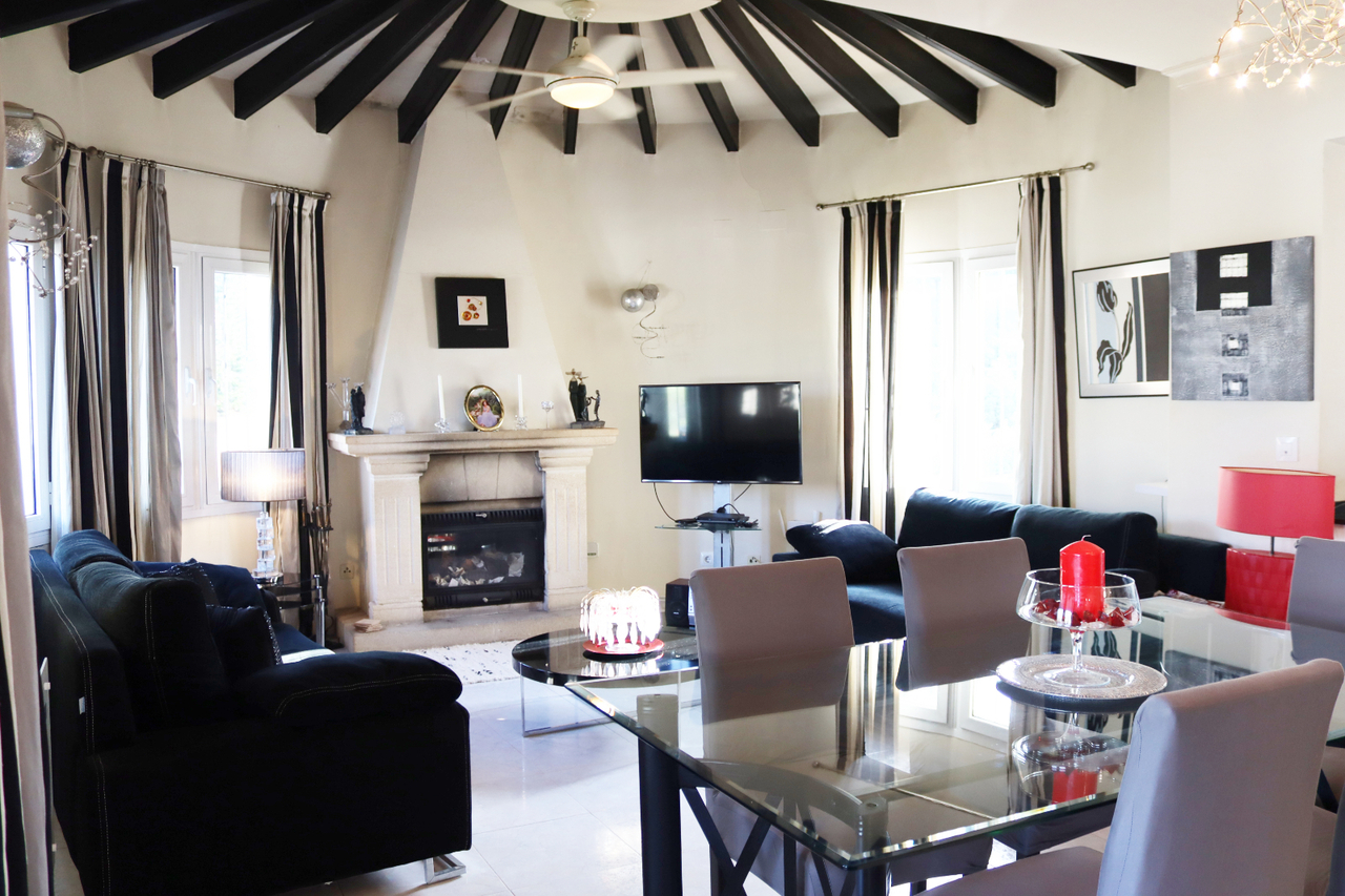 Terrace in villa for sale in Murla