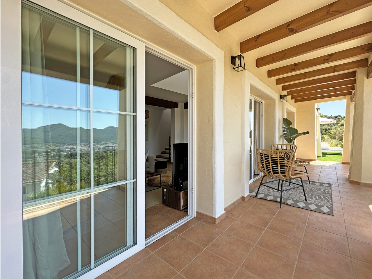 Bedroom in villa for sale in Jalón