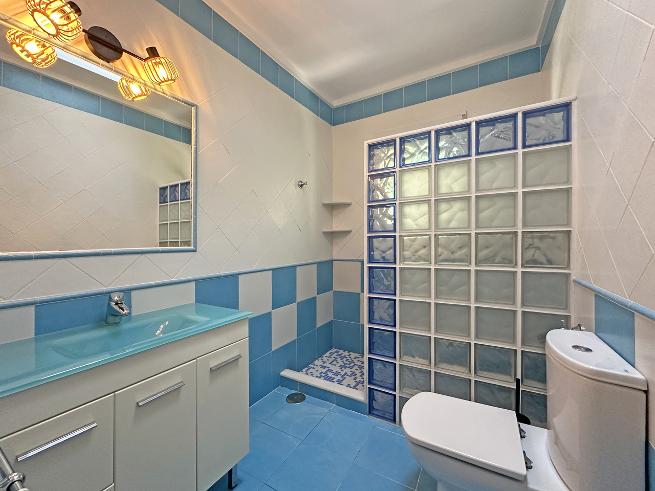 Bathroom in villa for sale in Jalón