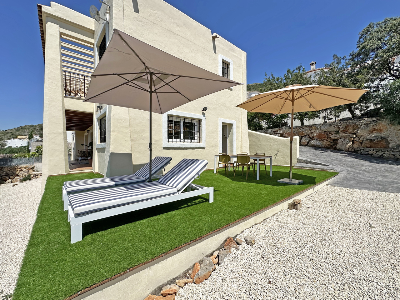 Garden in villa for sale in Jalón
