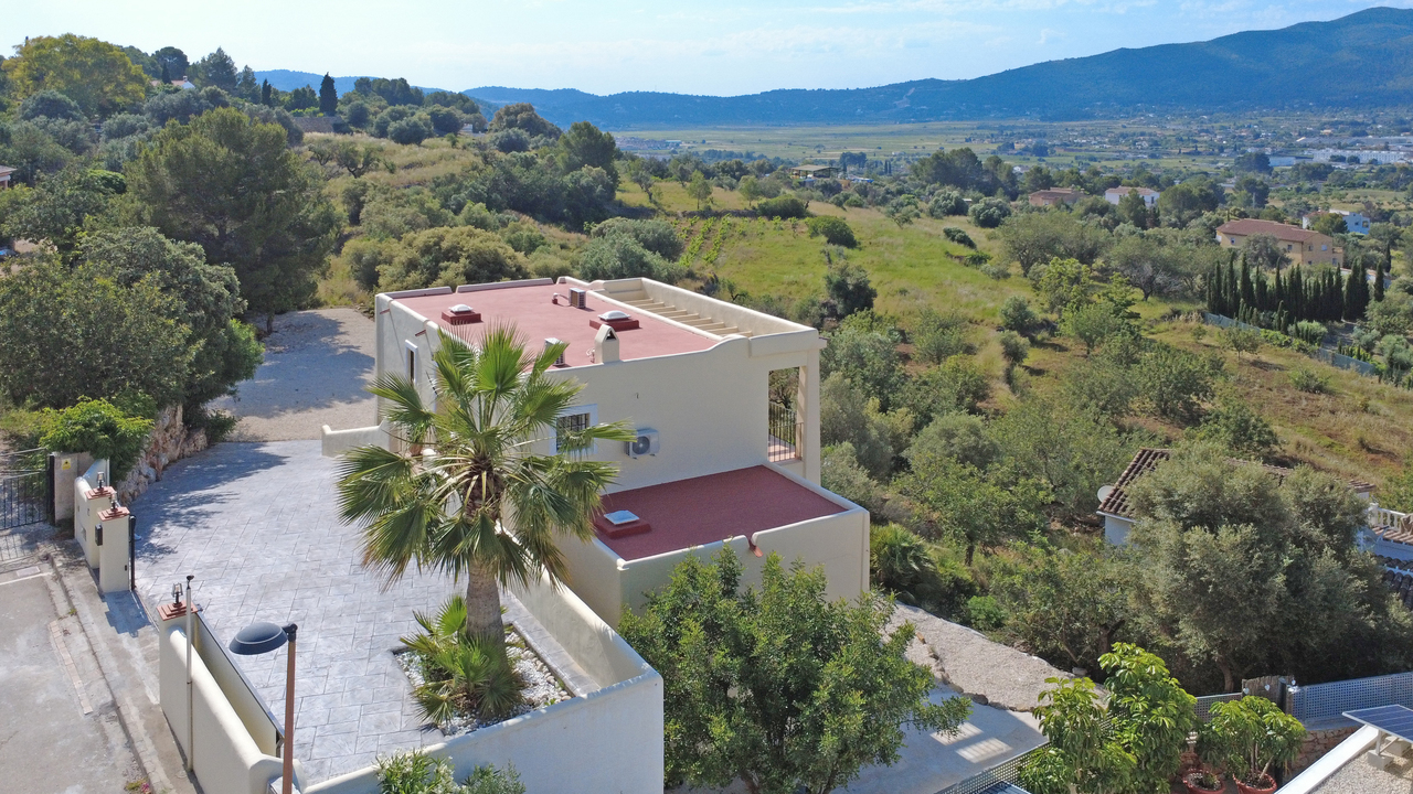 Master bedroom in villa for sale in Jalón