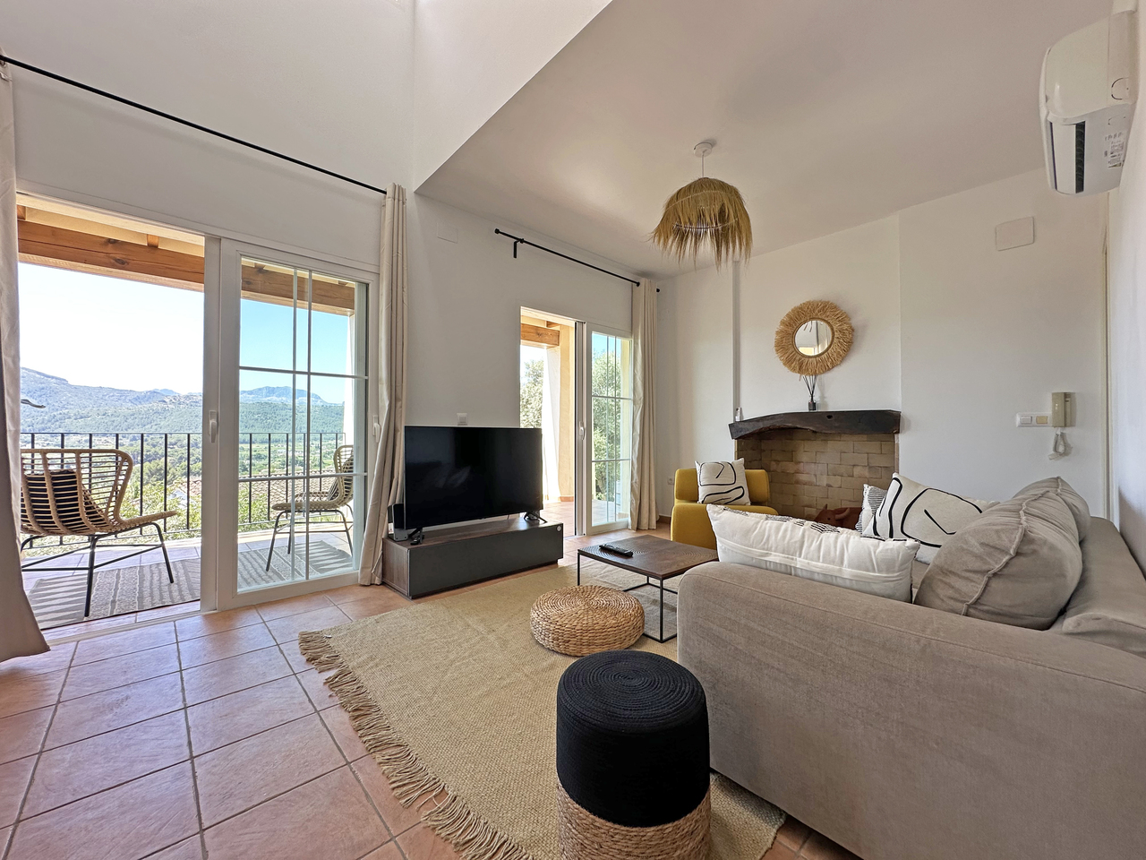 Pool area in villa for sale in Jalón
