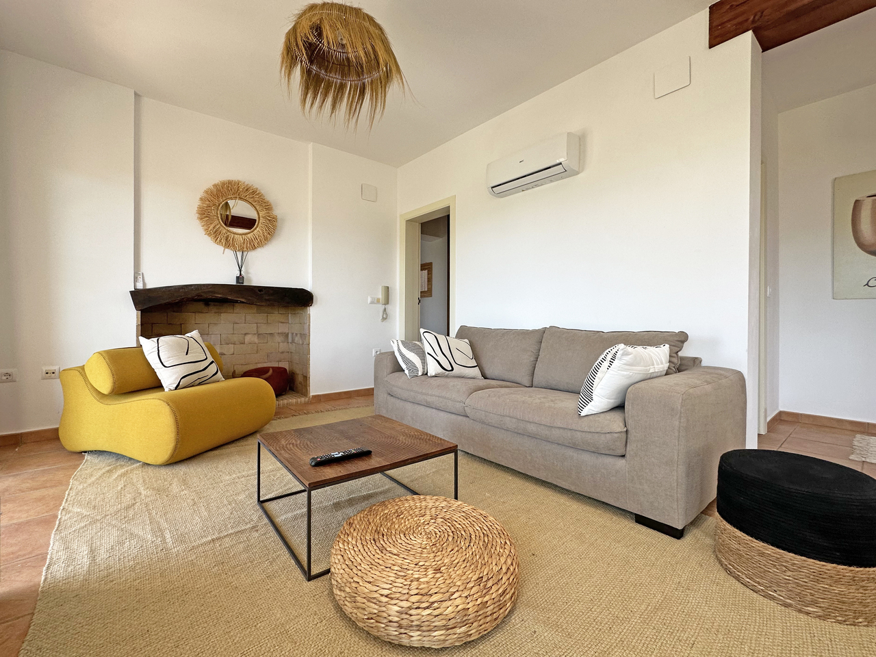 Bedroom in villa for sale in Jalón