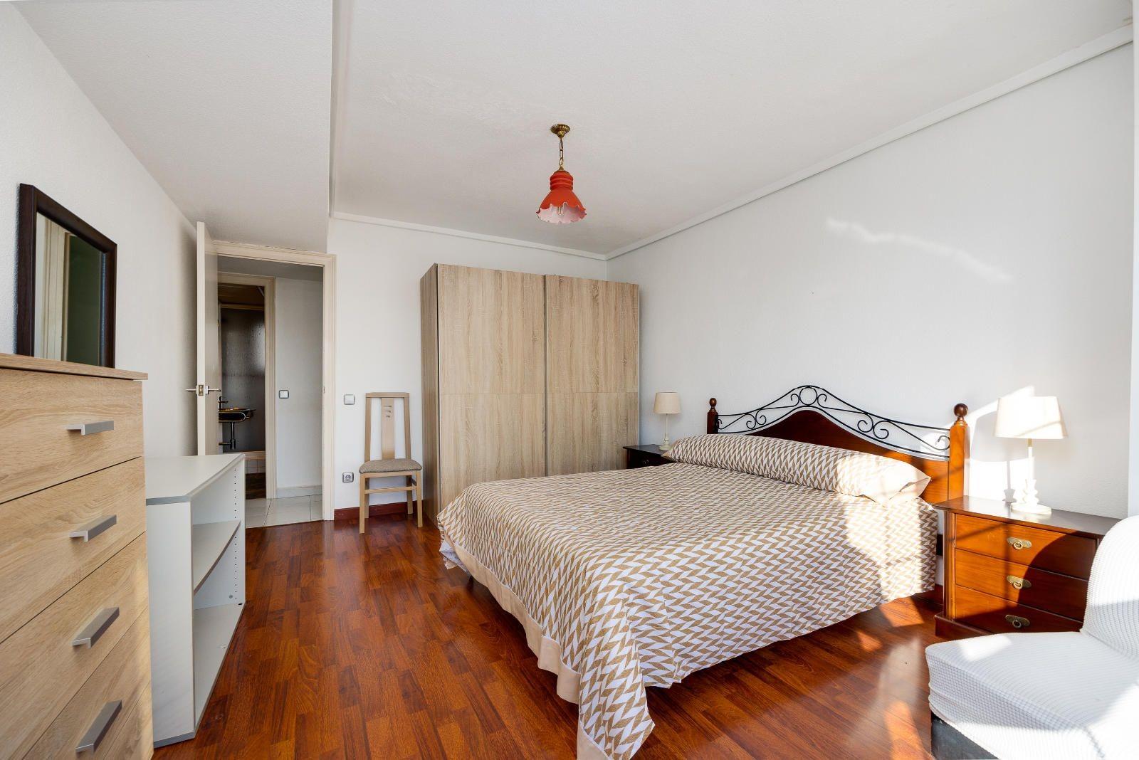 Master bedroom in apartment for sale in Torrevieja