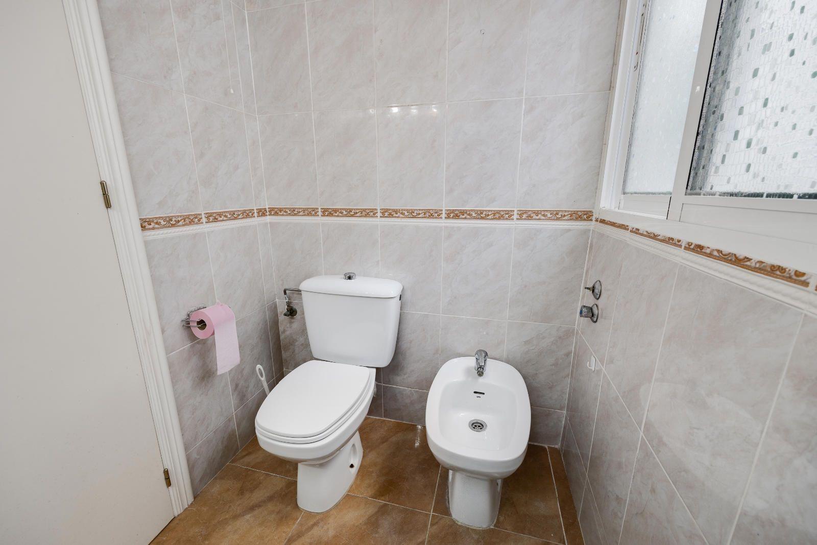 Bedroom in apartment for sale in Torrevieja