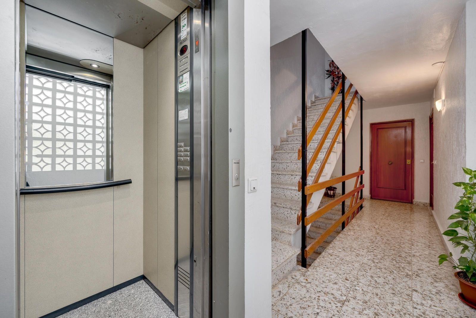 Master bedroom in apartment for sale in Torrevieja
