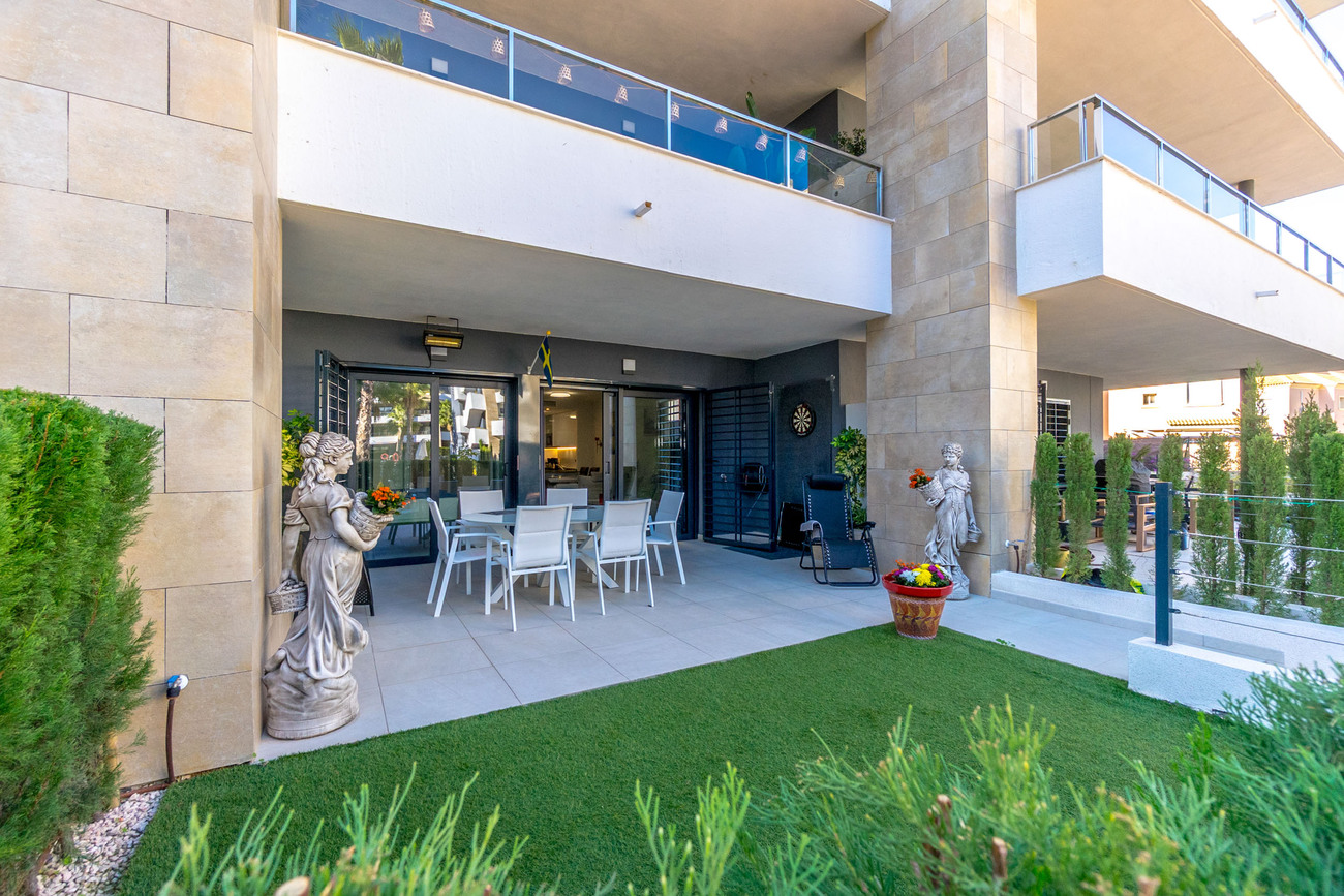 Pool area in apartment for sale in Playa Flamenca
