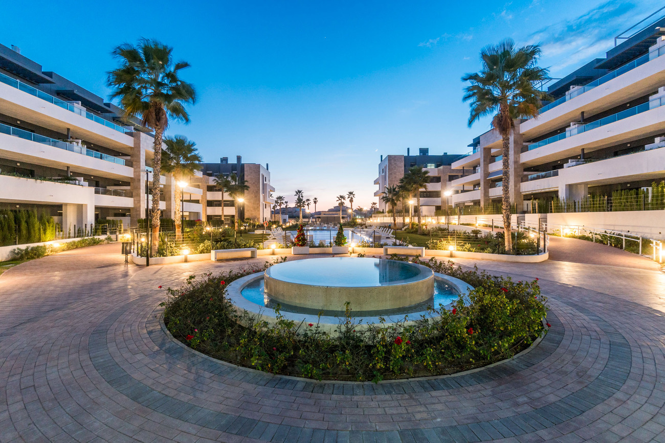 Master bedroom in apartment for sale in Playa Flamenca