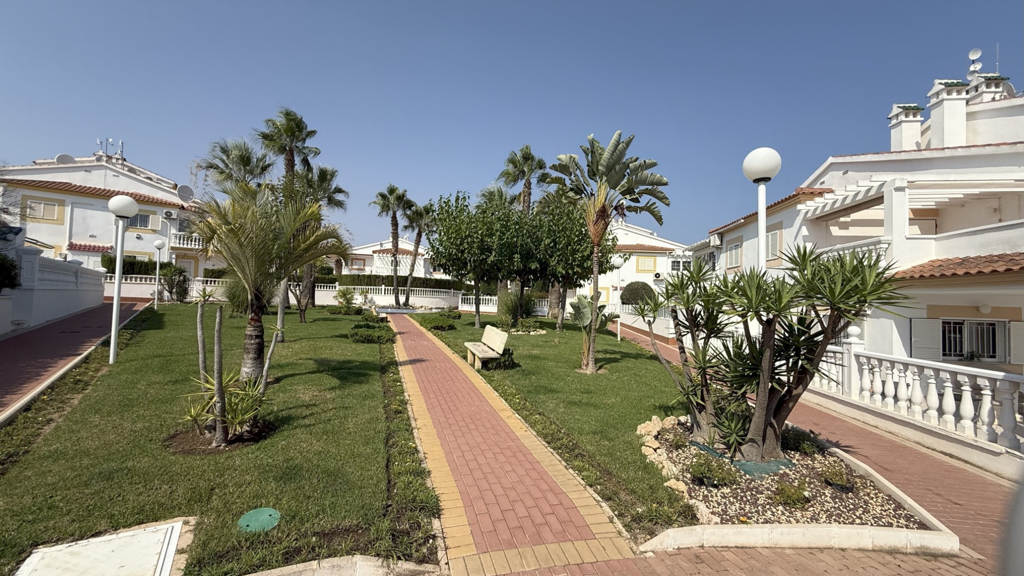 Garden in apartment for sale in Orihuela Costa