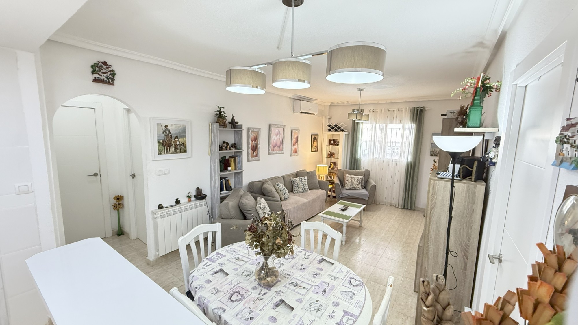 Located in the beautiful urbanisation of Zeniamar, in the very heart of the Costa Blanca’s tourist c