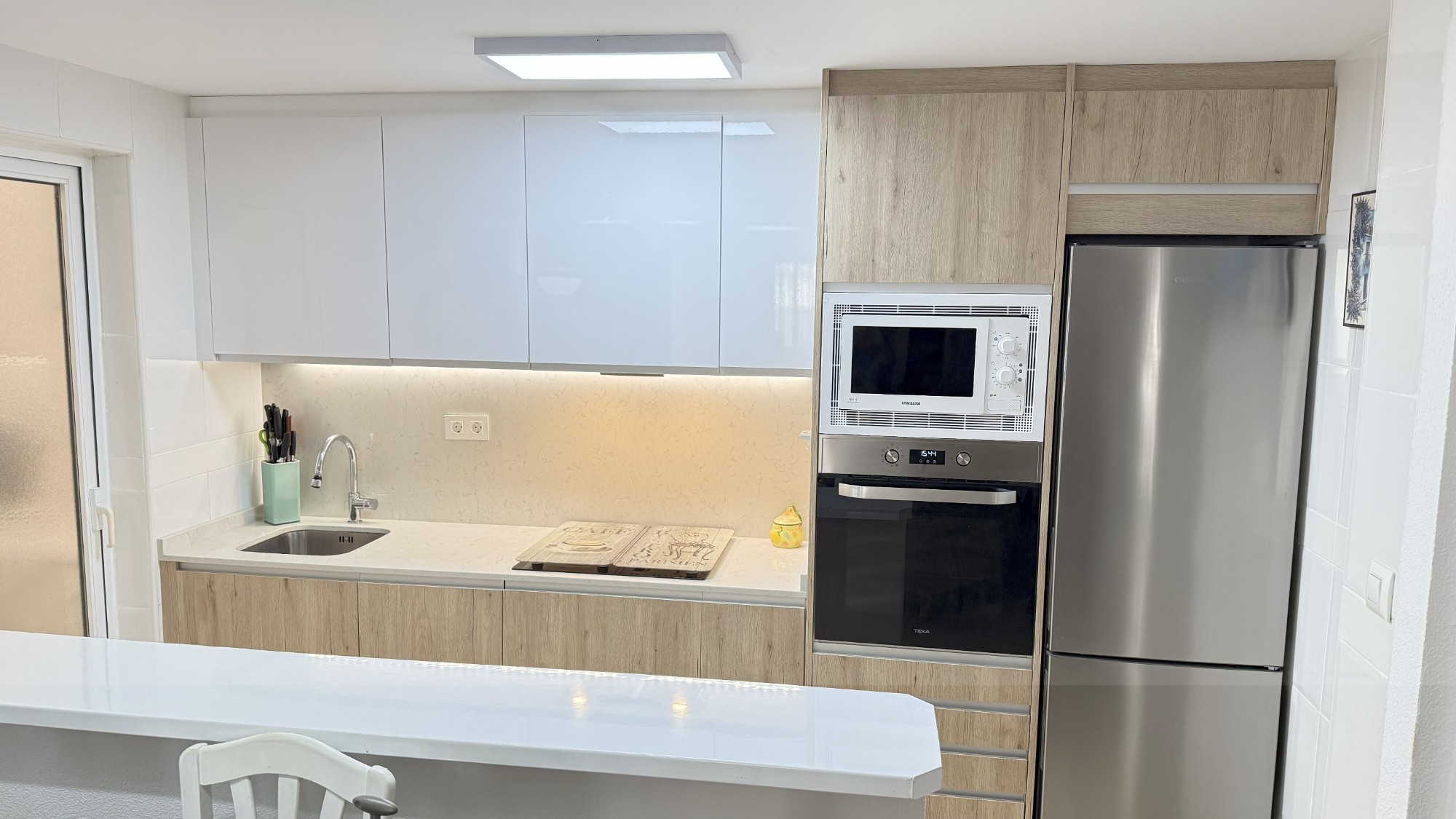 Located in the beautiful urbanisation of Zeniamar, in the very heart of the Costa Blanca’s tourist c