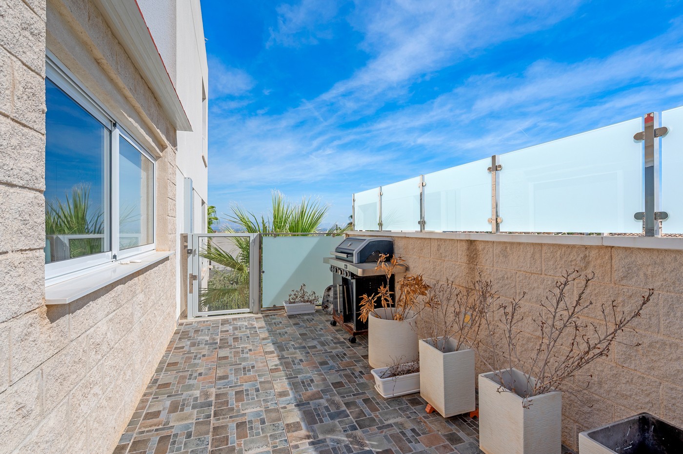 Pool area in villa for sale in Benijofar