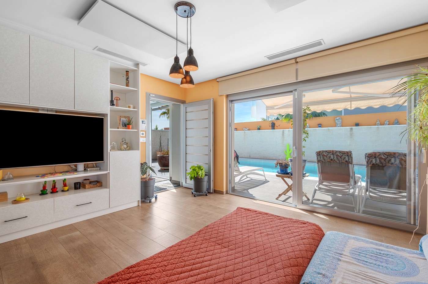 Pool area in villa for sale in Benijofar