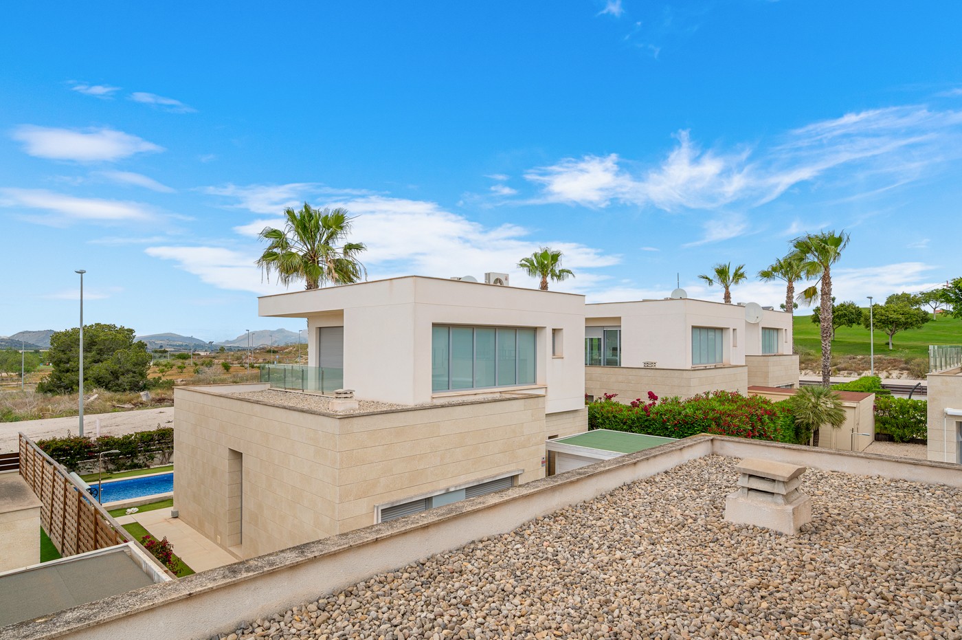 Garden in villa for sale in Orihuela Costa